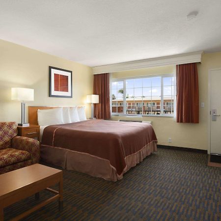 Howard Johnson By Wyndham San Diego Sea World Exterior foto